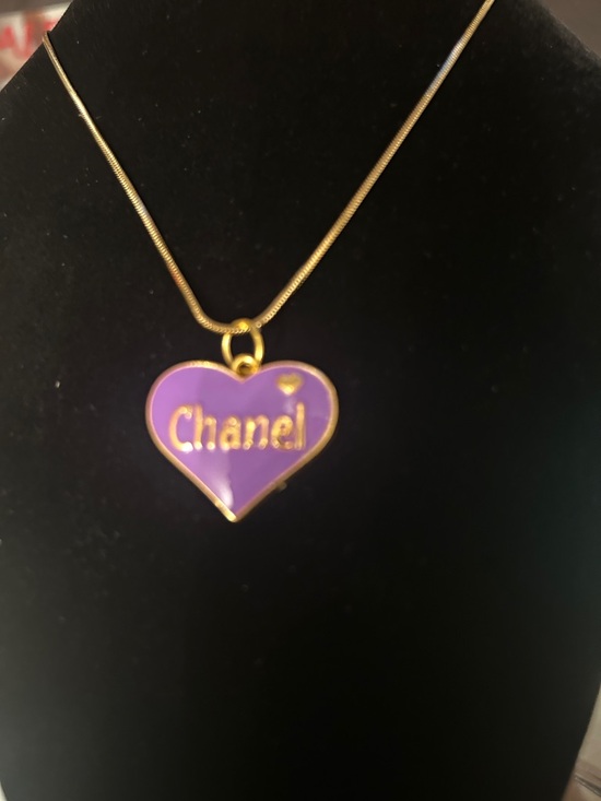 Gold-Tone Necklace with Lavender Heart Pendant - Chanel Logo Accent - Picture 3 of 4